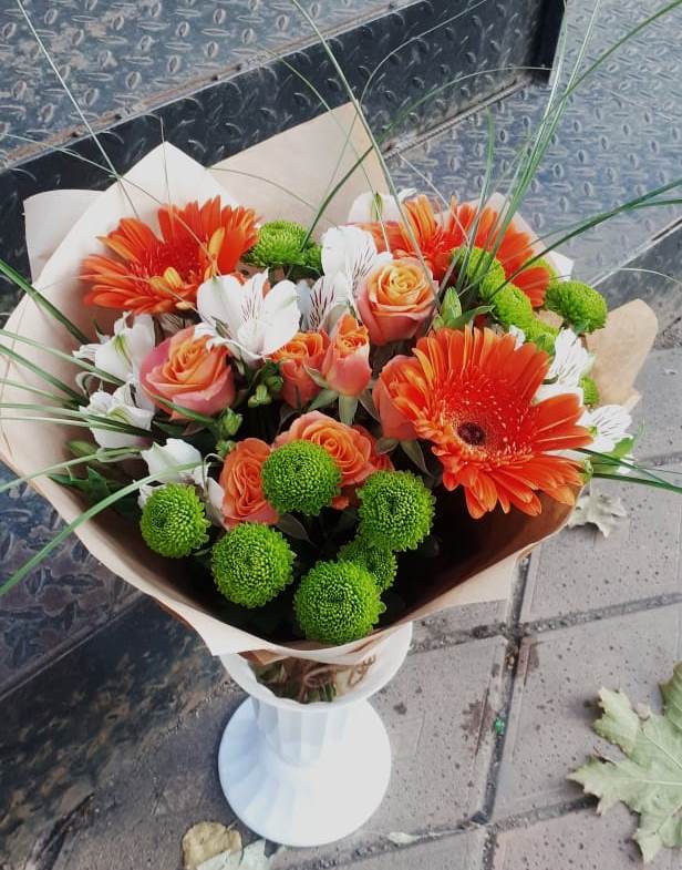 Букет цветов из: Герберы, Хризантемы, Альстромерии и Розы в Красные Баки