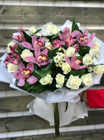 Букет цветов из: Розы и Хризантемы в Красные Баки