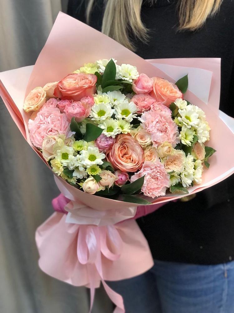 Букет цветов из: Гвоздики, Розы и Хризантемы в Красные Баки