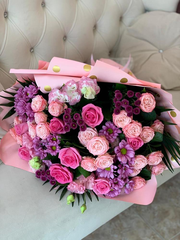 Букет цветов из: Хризантемы, Розы и Лизиантусы в Красные Баки