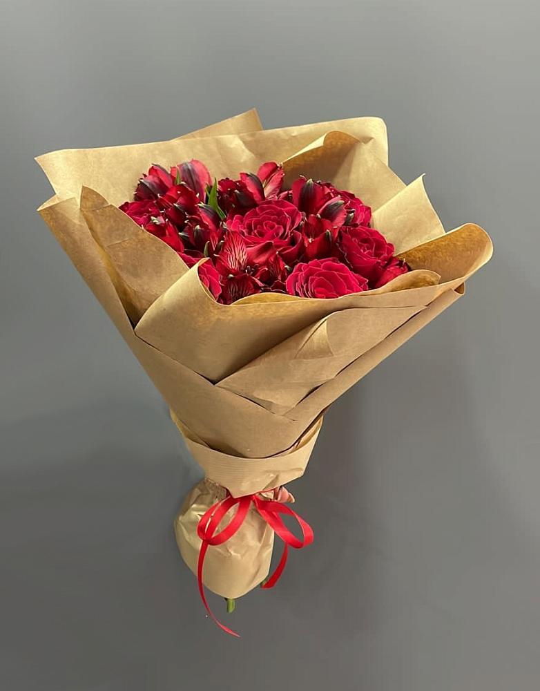 Букет цветов из: Альстромерии и Розы в Красные Баки