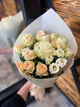 Букет цветов из:  Розы и Лизиантусы #REPLACE_PRED# Красные Баки