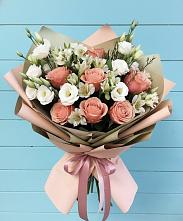 Букет цветов из:  Розы, Альстромерии и Лизиантусы в Красные Баки