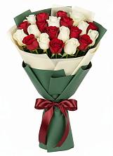 Букет Микс из красных и белых роз в Красные Баки
