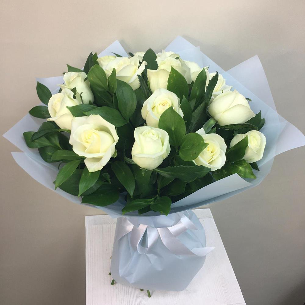 Букет 15 Белых роз Проуд в Красные Баки