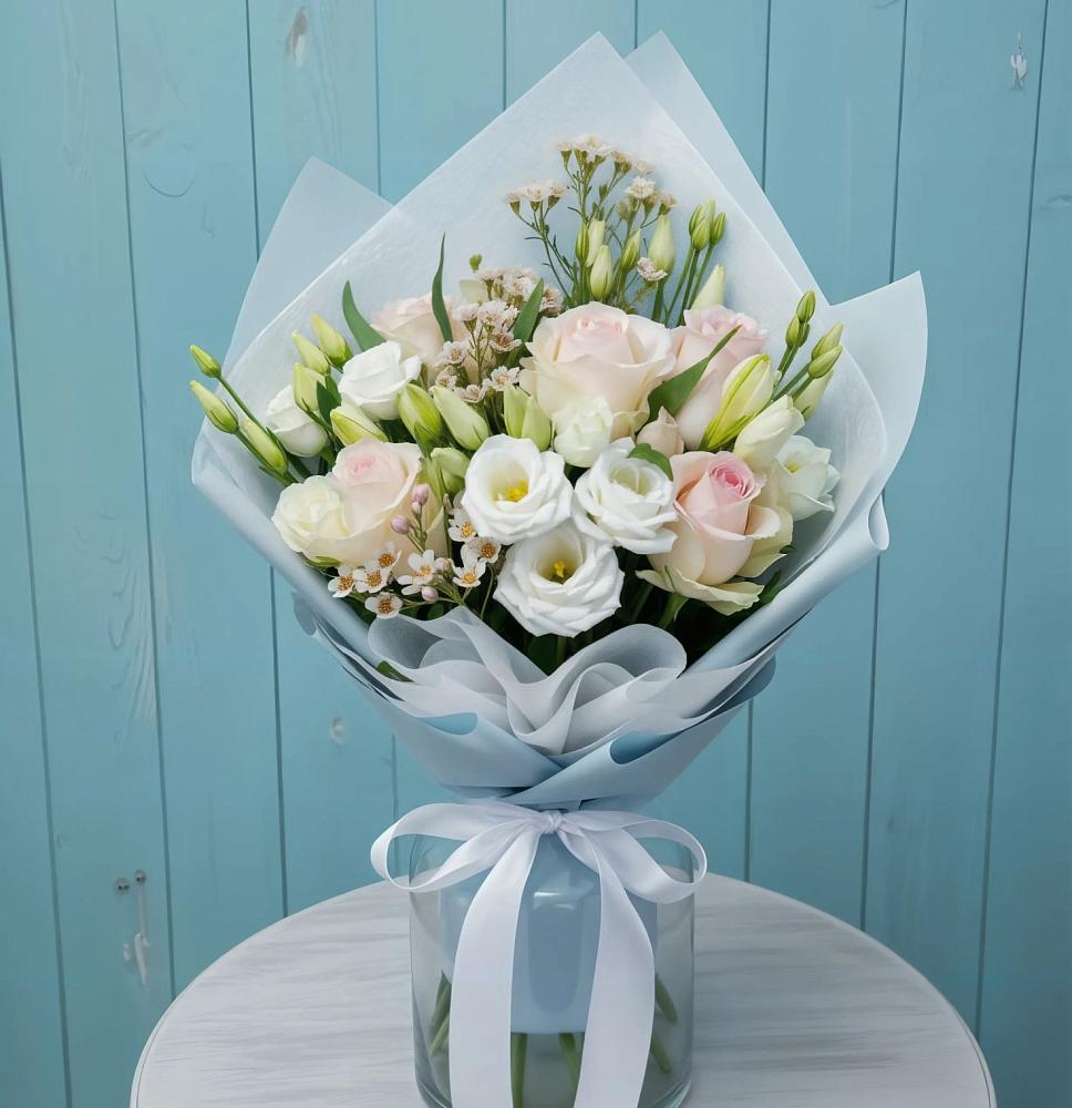 Букет цветов из: Розы и Лизиантусы в Красные Баки