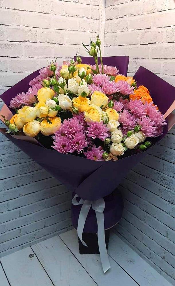 Букет цветов из: Хризантемы и Розы в Красные Баки