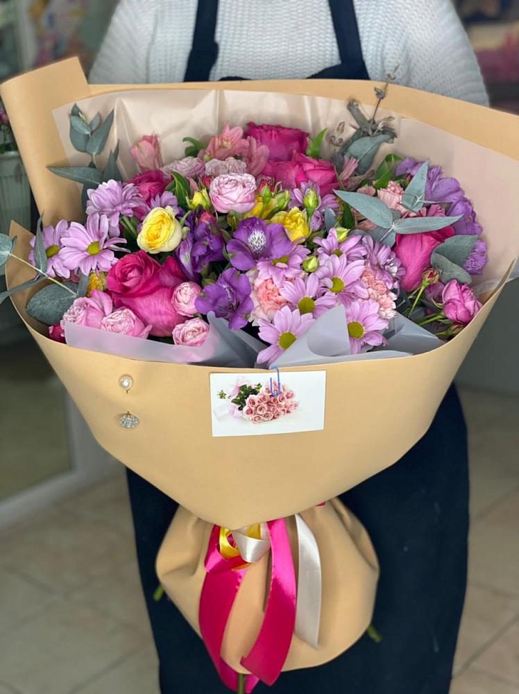 Букет цветов из: Хризантемы, Гвоздики и Альстромерии в Красные Баки