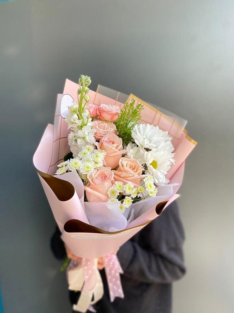 Букет цветов из: Хризантемы и Розы в Красные Баки