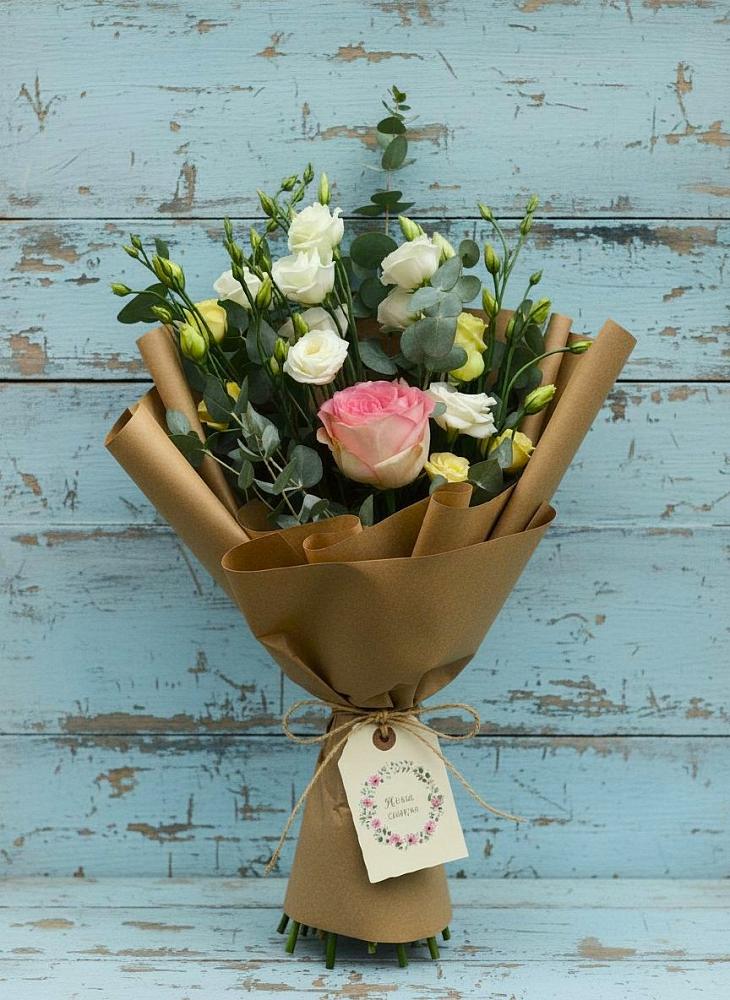 Букет цветов из: Розы и Лизиантусы в Красные Баки