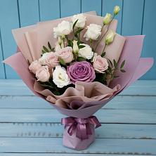 Букет цветов из:  Розы и Лизиантусы в Красные Баки