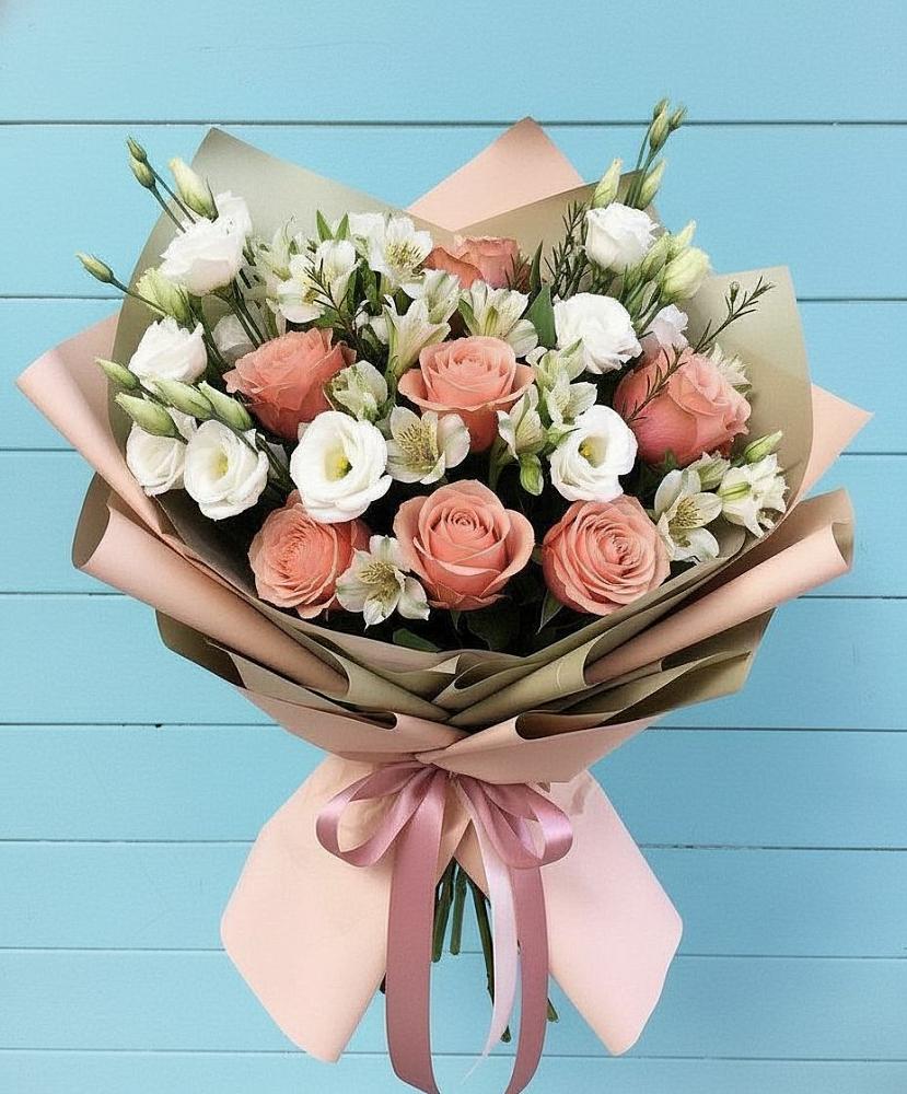 Букет цветов из: Розы, Альстромерии и Лизиантусы в Красные Баки