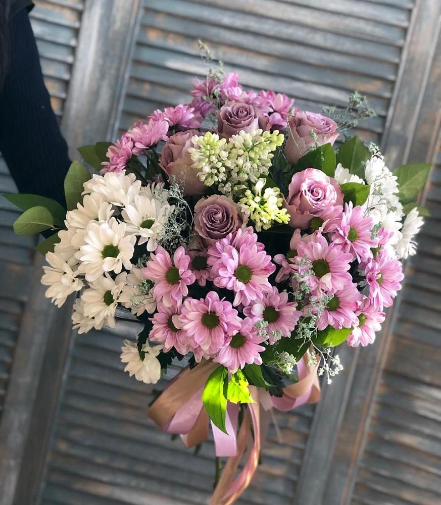 Букет цветов из: Хризантемы и Розы в Красные Баки