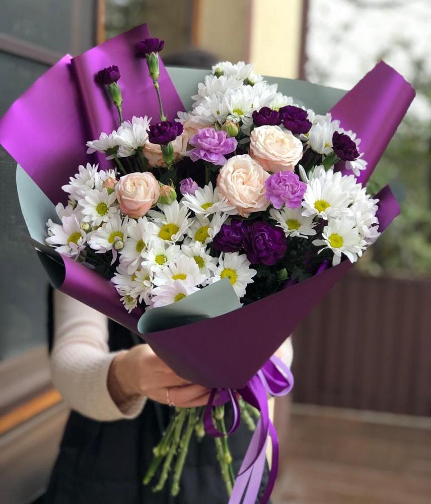 Букет цветов из: Хризантемы, Гвоздики и Розы в Красные Баки