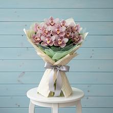 Букет цветов из:  Орхидеи и Розы в Красные Баки