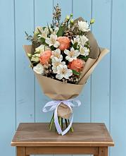 Букет цветов из:  Альстромерии, Лизиантусы, Розы и Хризантемы в Красные Баки