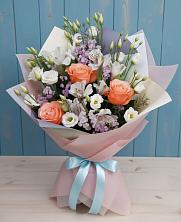 Букет цветов из:  Лизиантусы, Розы, Альстромерии и Гипсофила в Красные Баки