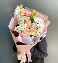 Букет цветов из:  Хризантемы и Розы в Красные Баки