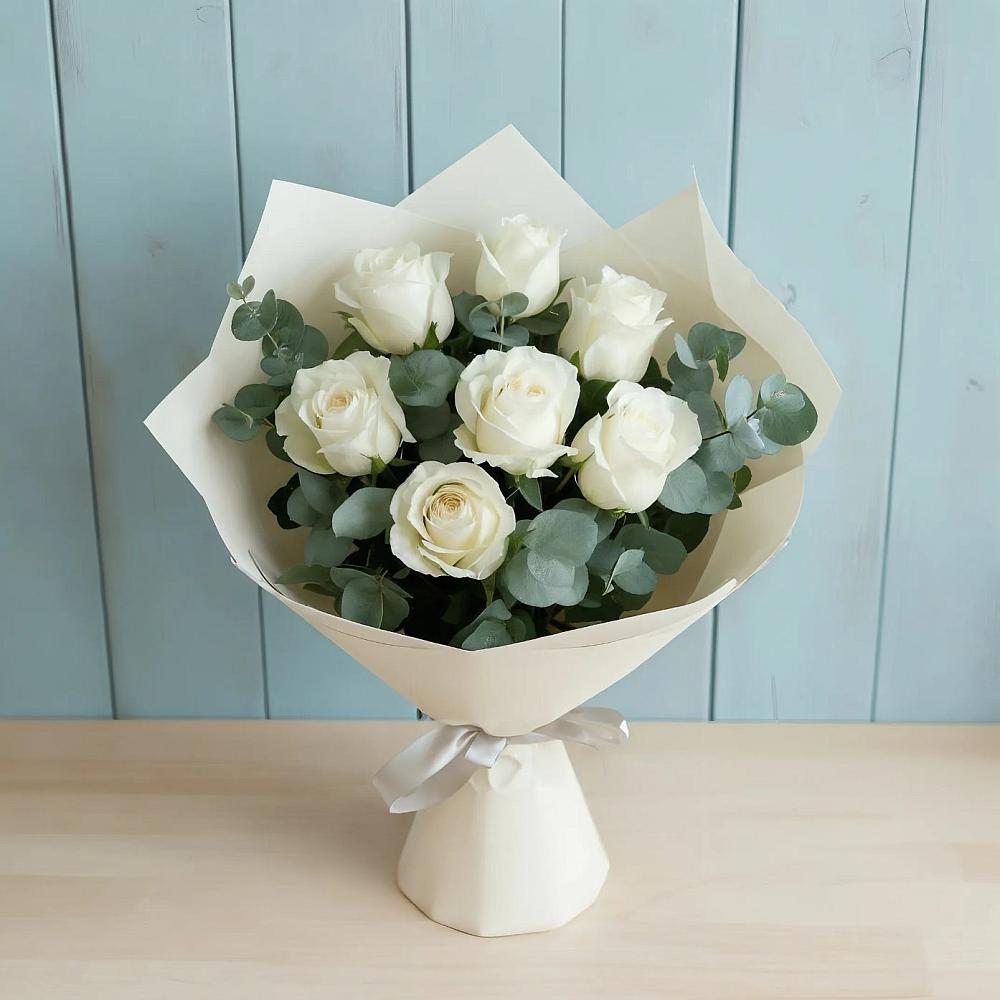 Букет Белые розы в Эвкалипте в Красные Баки