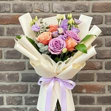 Букет цветов из:  Лизиантусы и Розы в Красные Баки