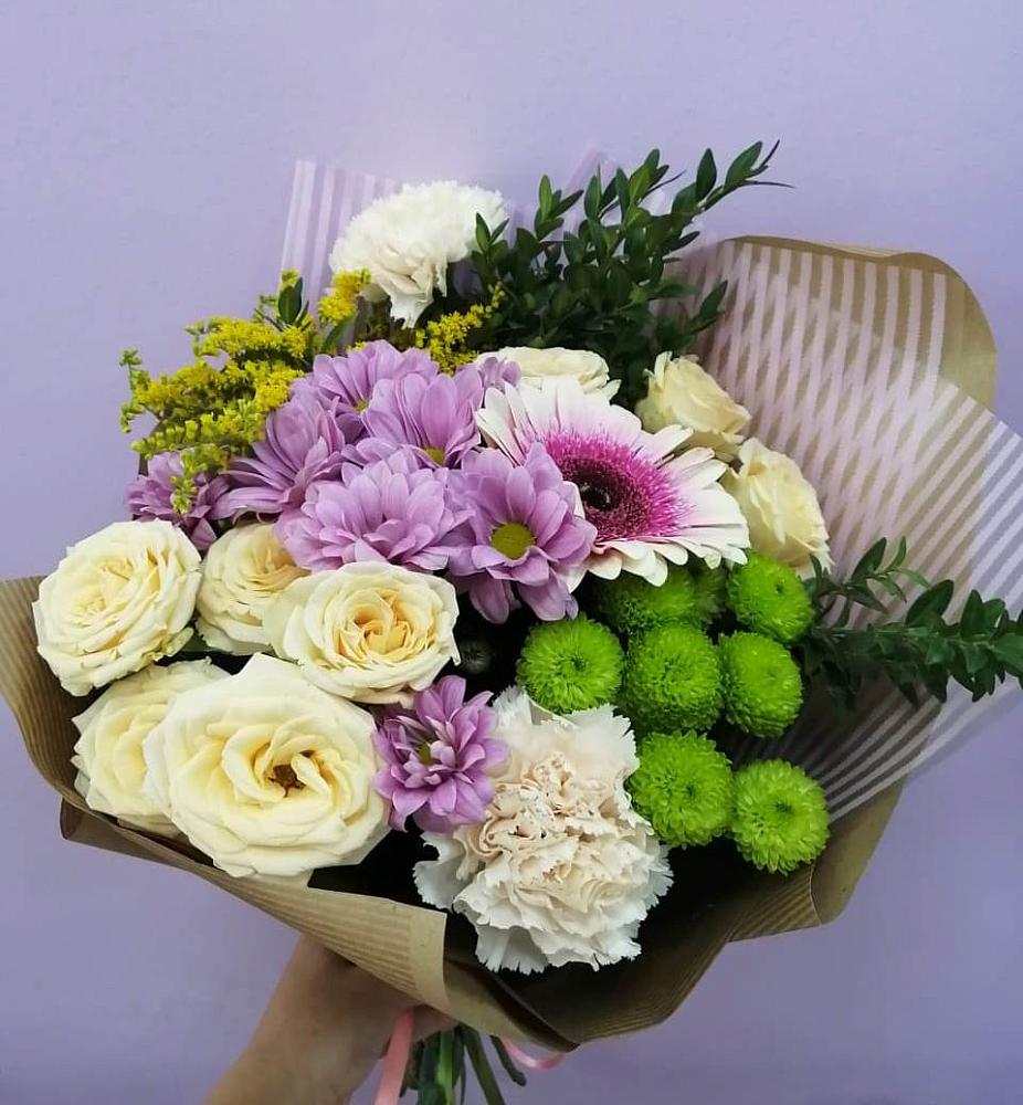 Букет цветов из: Хризантемы, Розы, Гвоздики и Герберы в Красные Баки