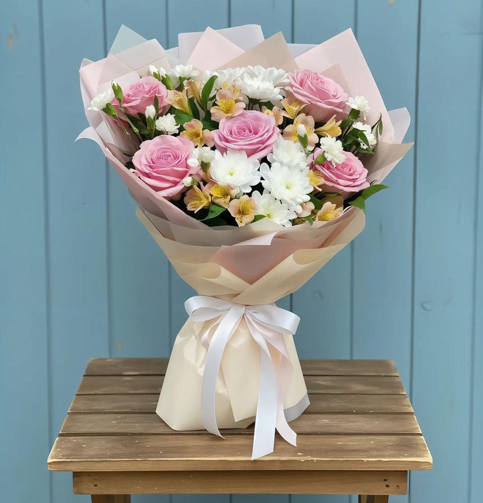 Букет цветов из: Гвоздики, Орхидеи и Розы в Красные Баки