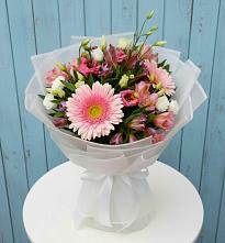 Букет цветов из:  Герберы, Альстромерии и Лизиантусы в Красные Баки