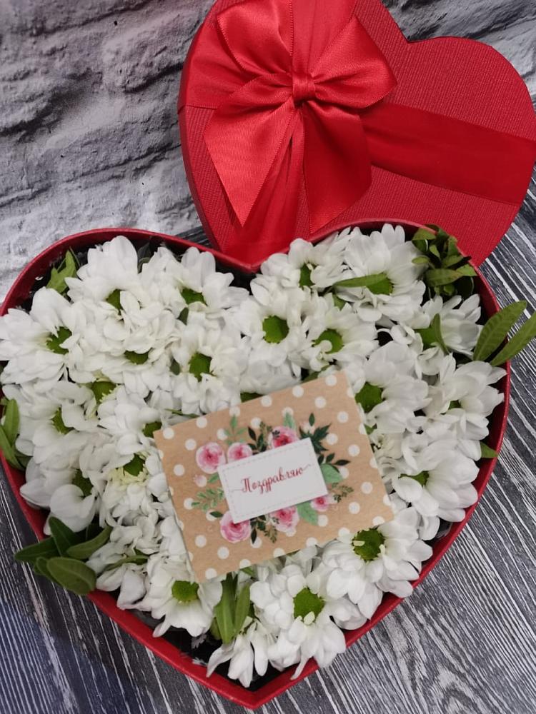 Цветочная композиция из Хризантемы в виде сердца в Красные Баки
