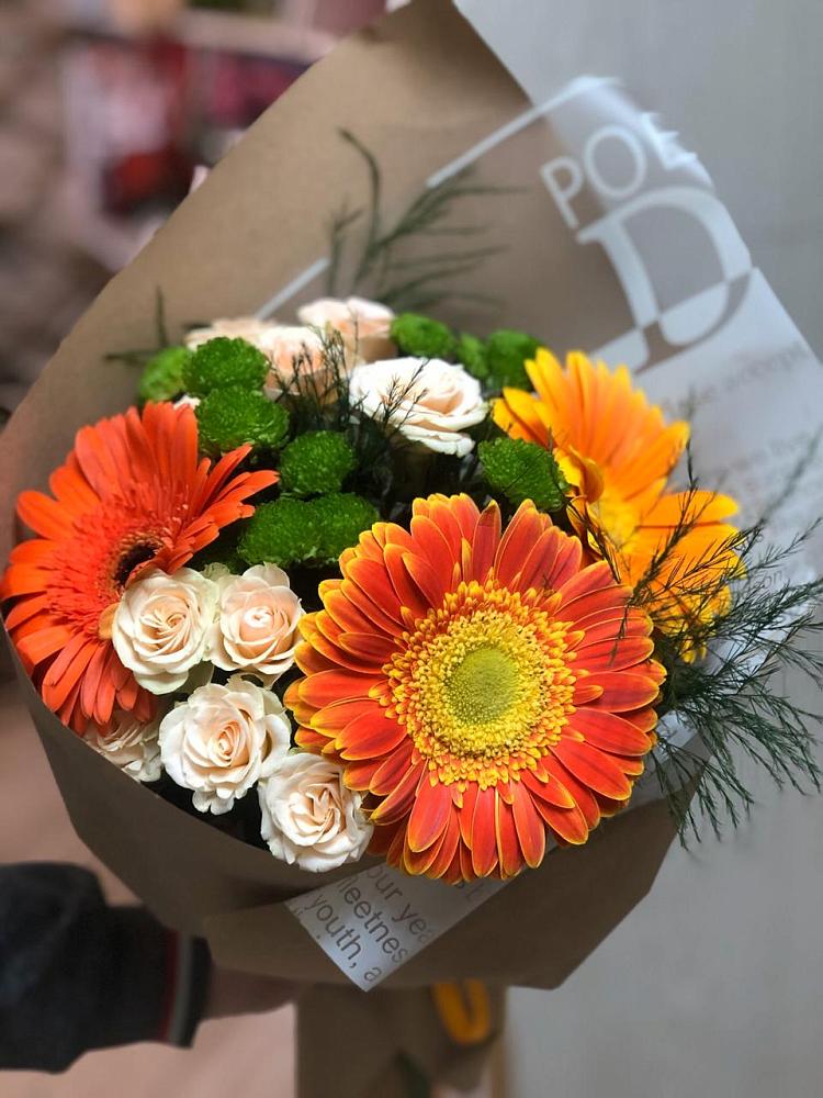 Букет цветов из: Герберы, Хризантемы и Розы в Красные Баки