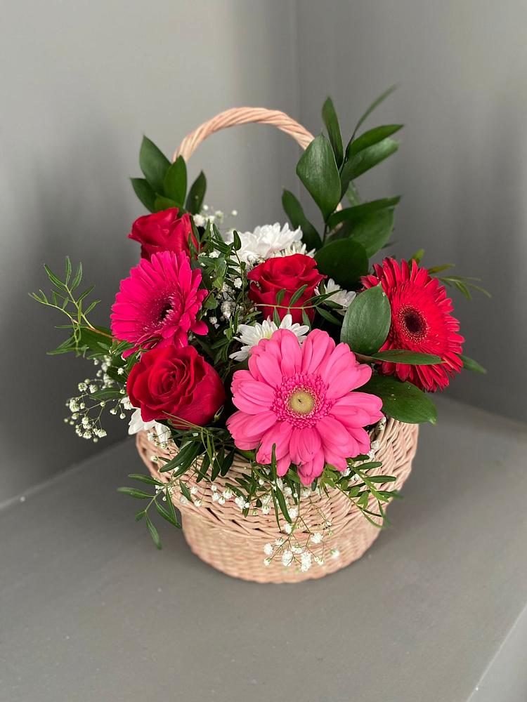 Цветочная композиция из Розы, Хризантемы и Герберы в корзине в Красные Баки