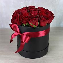 Цветочная композиция из Розы в шляпной коробке в Красные Баки