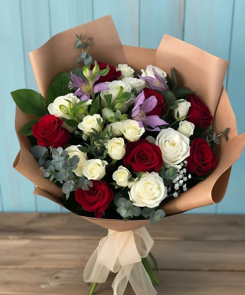 Букет цветов из: Розы и Альстромерии в Красные Баки