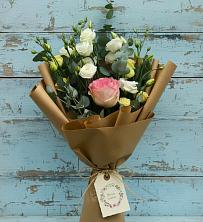 Букет цветов из:  Розы и Лизиантусы в Красные Баки