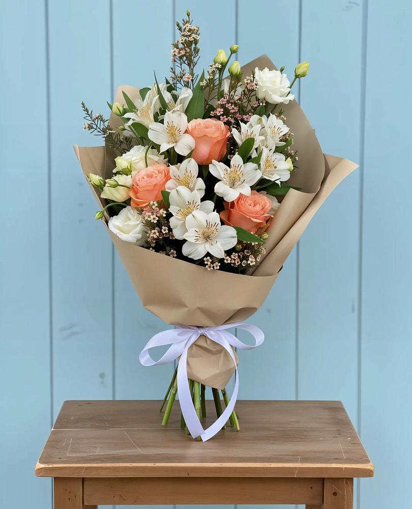 Букет цветов из: Альстромерии, Лизиантусы, Розы и Хризантемы в Красные Баки