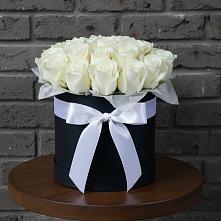 Цветочная композиция из Розы в шляпной коробке в Красные Баки