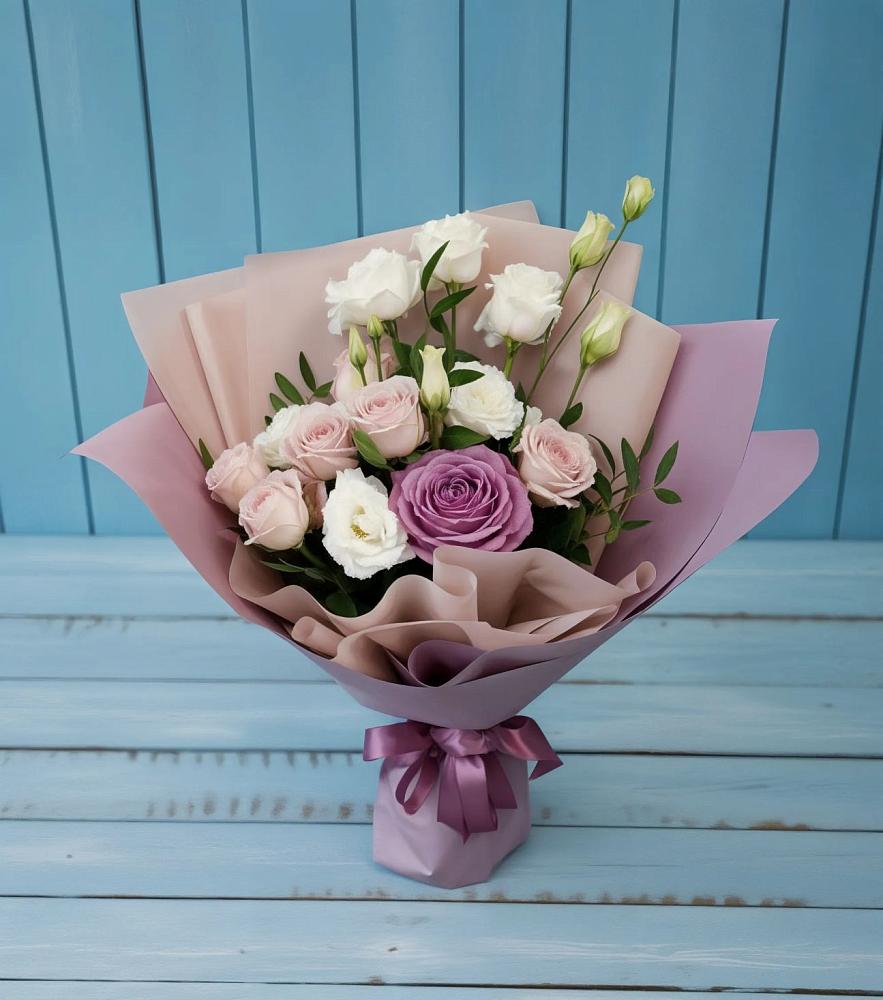 Букет цветов из: Розы и Лизиантусы в Красные Баки